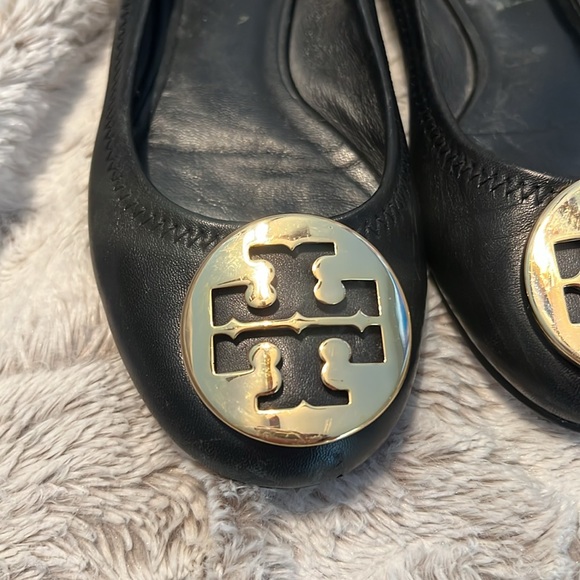 Tory Burch Black Flats Sz 5 Gold Logo - Picture 16 of 16